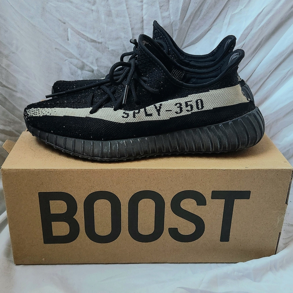 Stylish Black and Cream SPLY-350 Sneakers